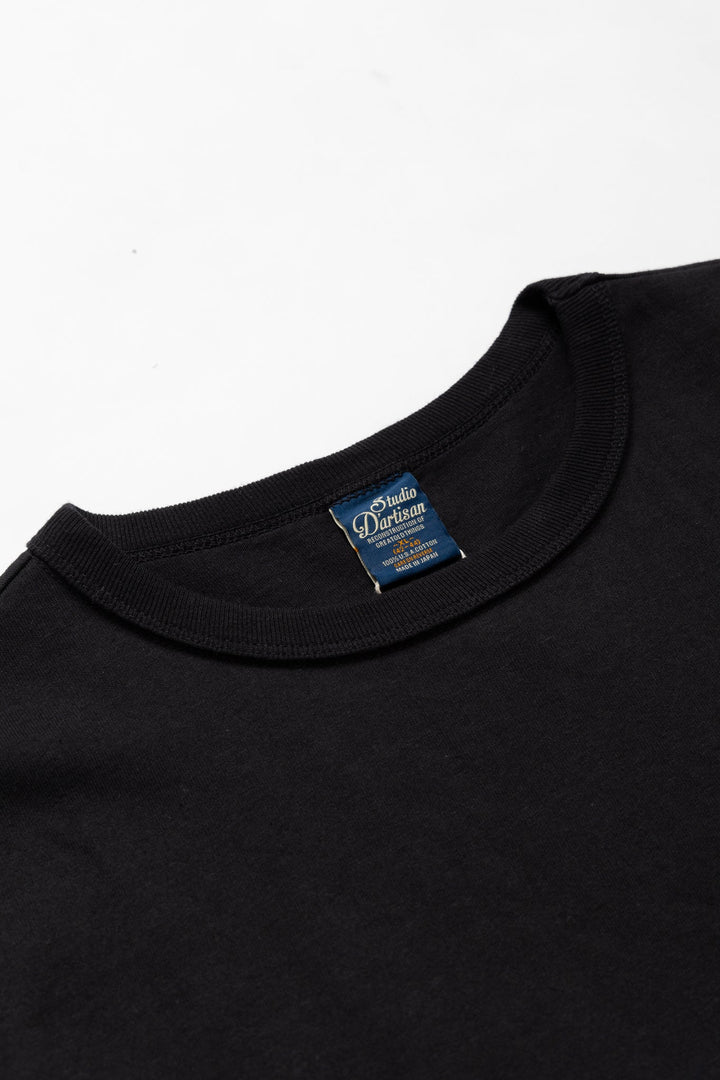 Studio D'Artisan black t-shirt. Since each piece is hand-dyed, the borders are blurred by hand by lifting it little by little from a bucket filled with black dye. All hand dyed by skilled craftsmen. 100% cotton Made In Japan 